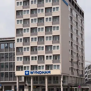 4* מלון Wyndham